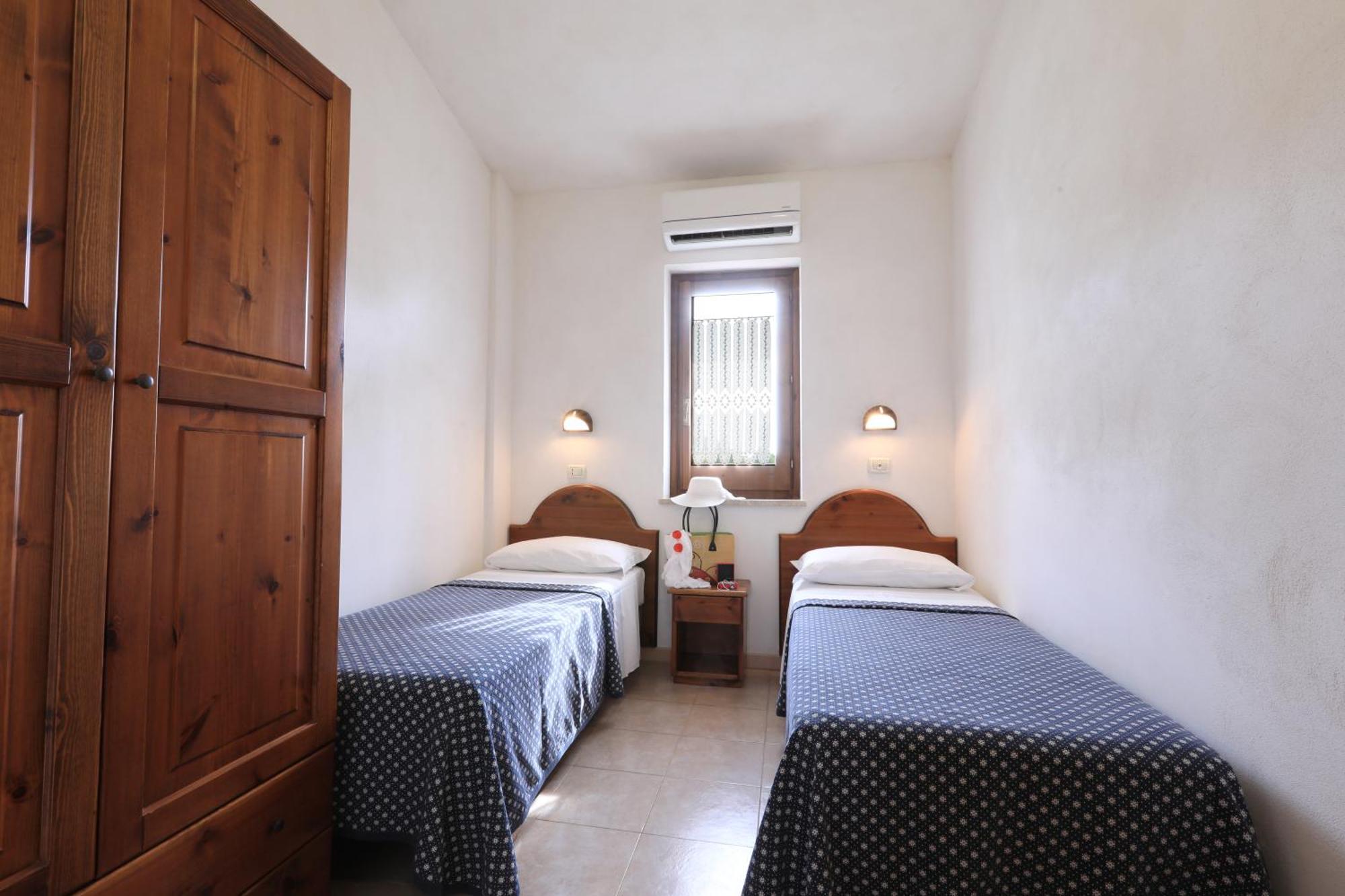 Villaggio Torre Ruffa Robinson Capo Vaticano Bilik gambar